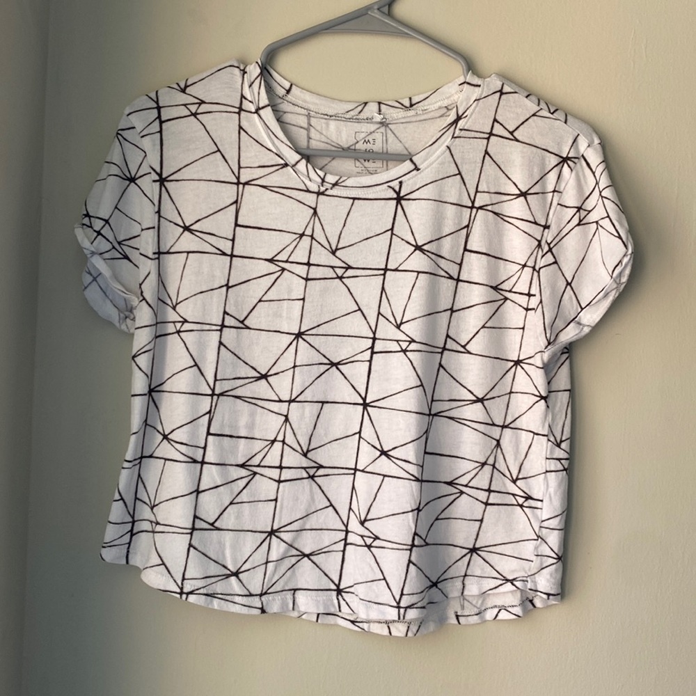 B&W Minimalist Cropped T